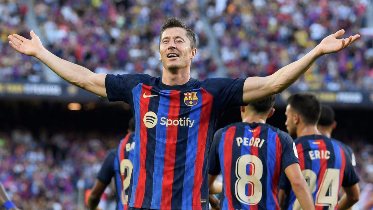 Robert Lewandowski celebrando gol con el Barcelona