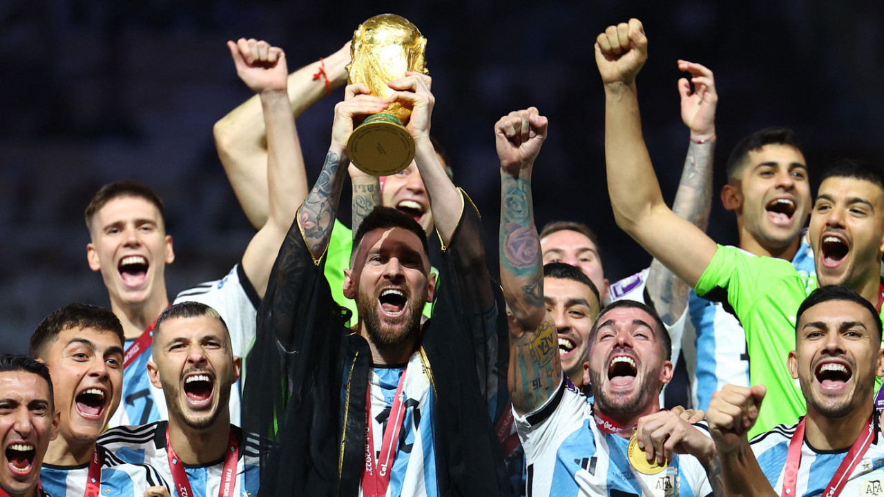 Lionel Messi levantó la Copa del Mundo en Catar, año 2022